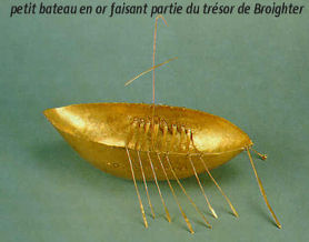 petit bateau en or faisant partie du trésor de Broighter